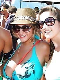 Blonde cougars want to have oral sex with dildo