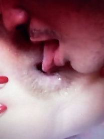 Lusty cougars are spreading their hips on pix